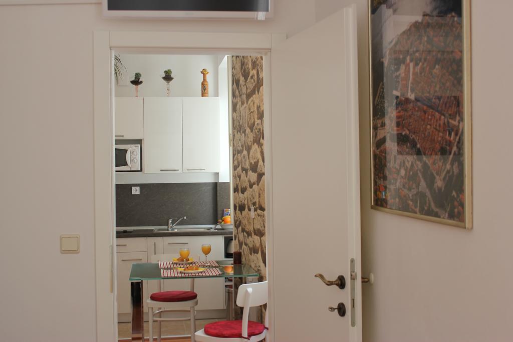 Break Apartment *
